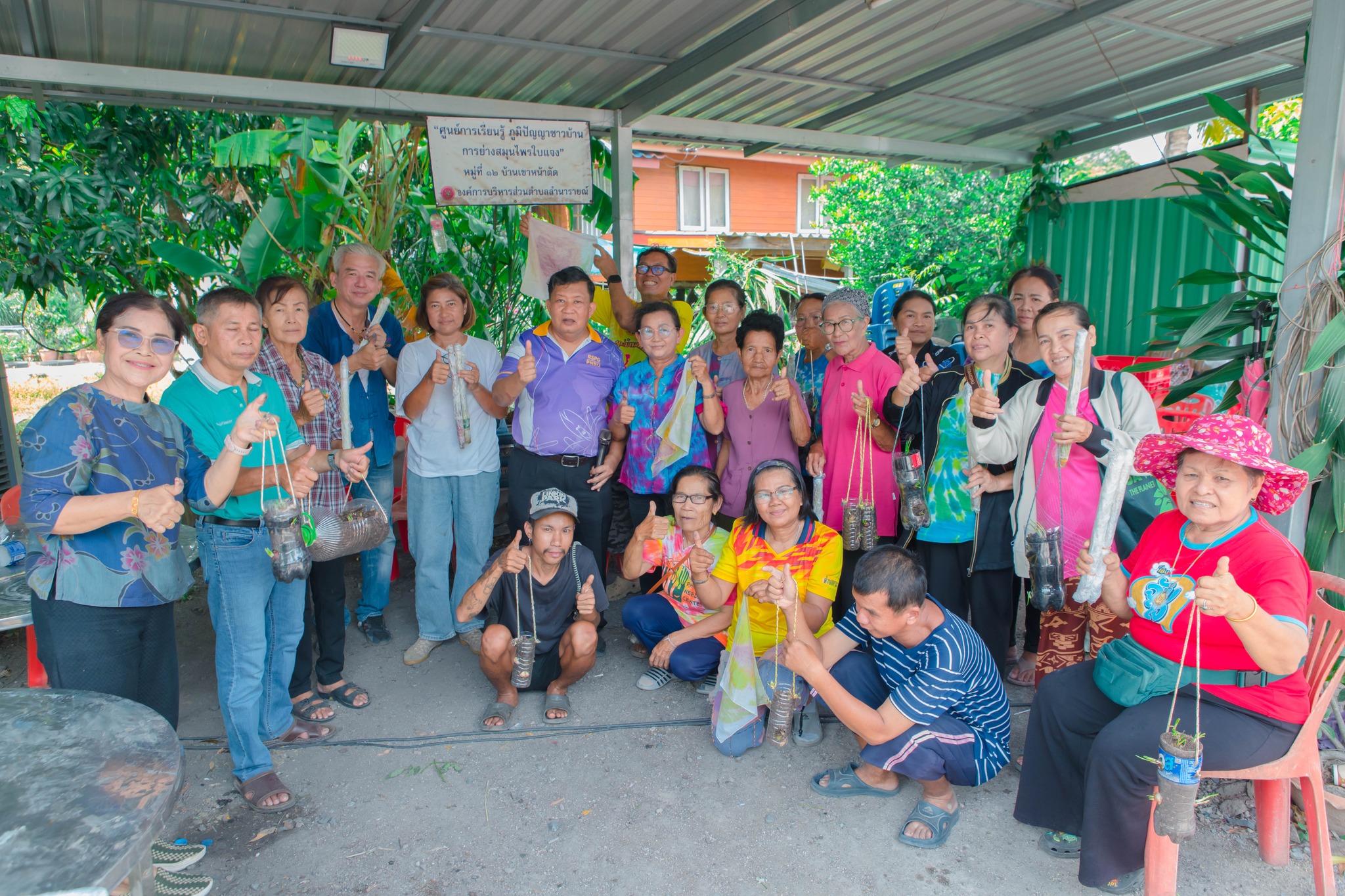 กิจกรรมการจัดการผลิตภัณฑ์จากสมุนไพรโดยเทคนิค SWOT