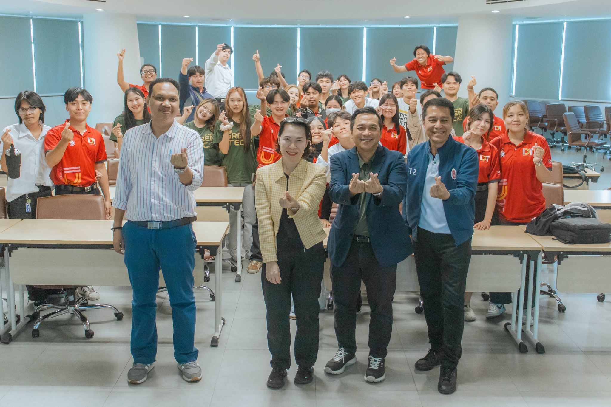 โครงการพัฒนาทักษะและสร้างอาชีพนักไลฟ์สตีมสำหรับนักศึกษ