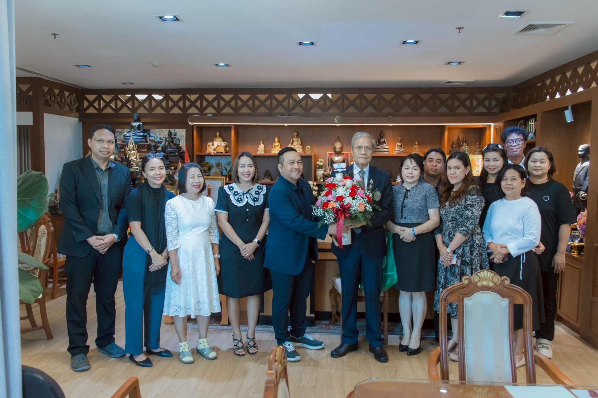 สวัสดีปีใหม่อธิการบดีรองศาสตราจารย์ ดร.เปรื่อง กิจรัตน์ภร