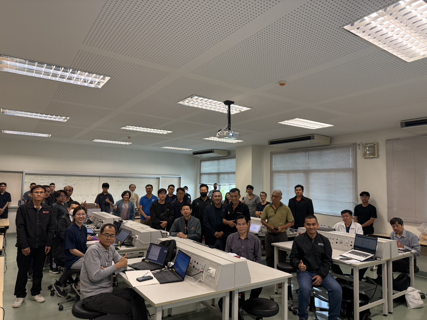 อบรมเชิงปฎิบัติการ การใช้งาน IOT ในระบบสมาร์ทด้วย esp 32