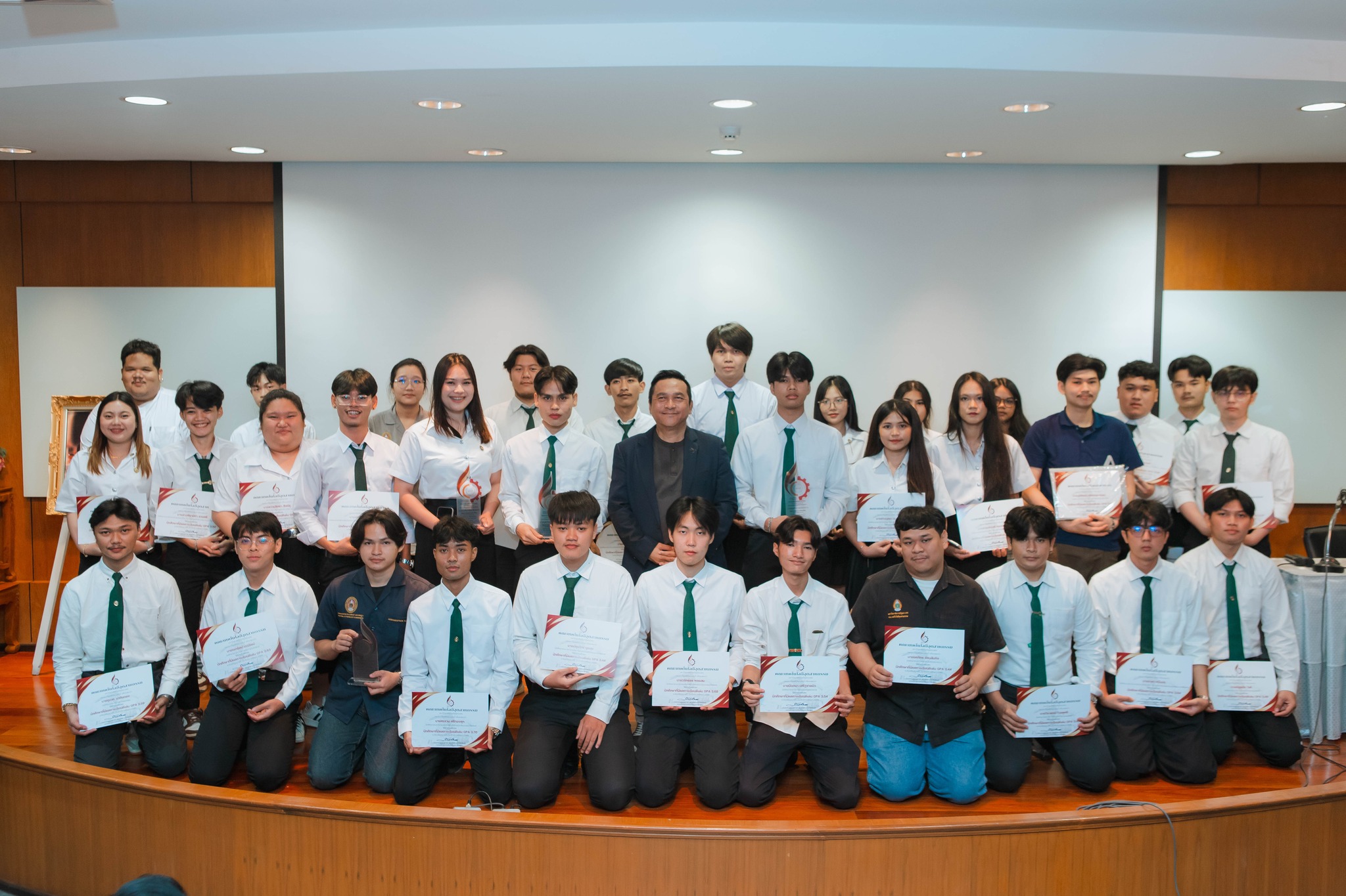 พิธีปัจฉิมนิเทศ 69 (มอบเกียรติบัตร)