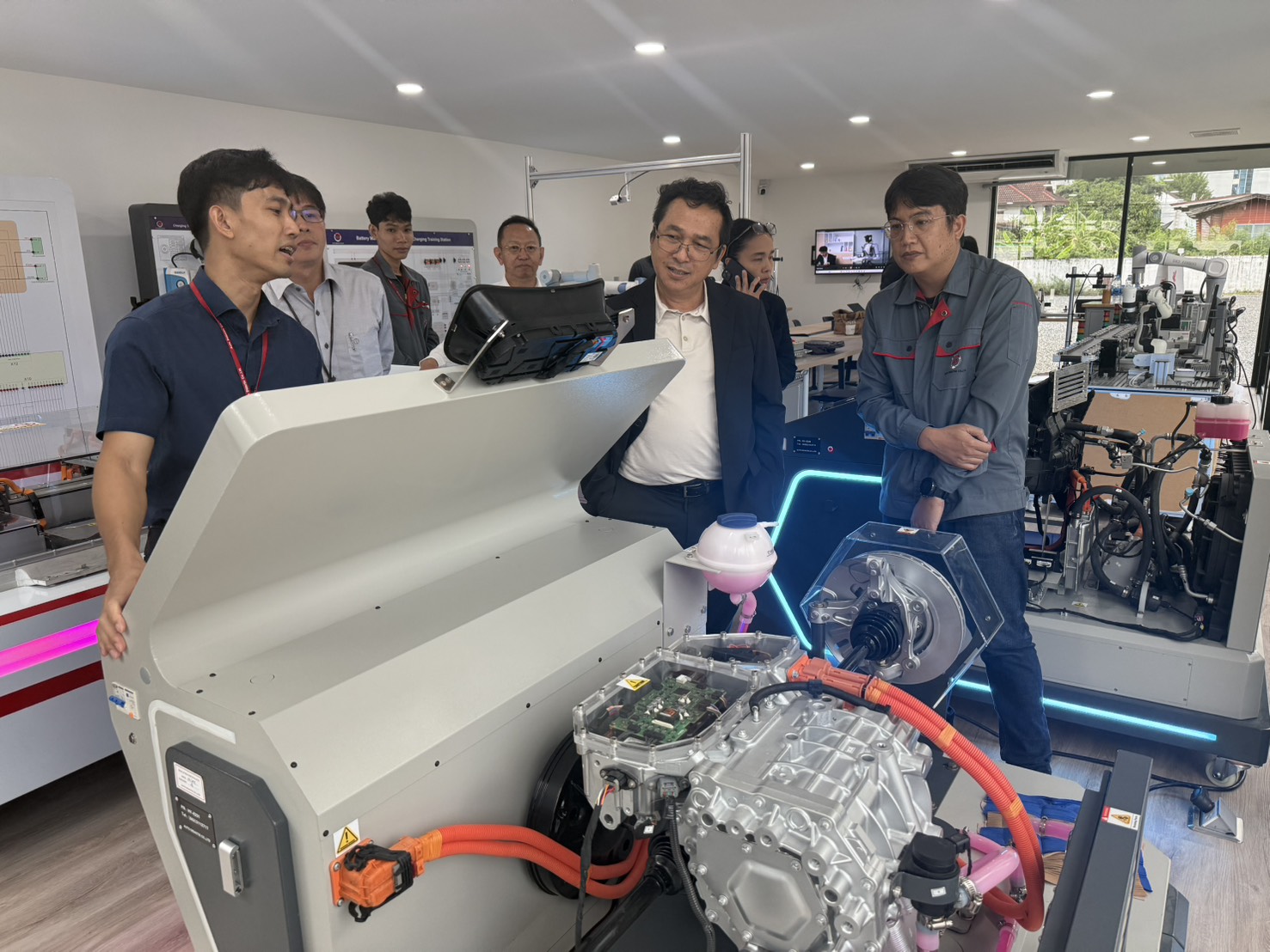 ดูงานบริษัทออโต ไดแด็กติก