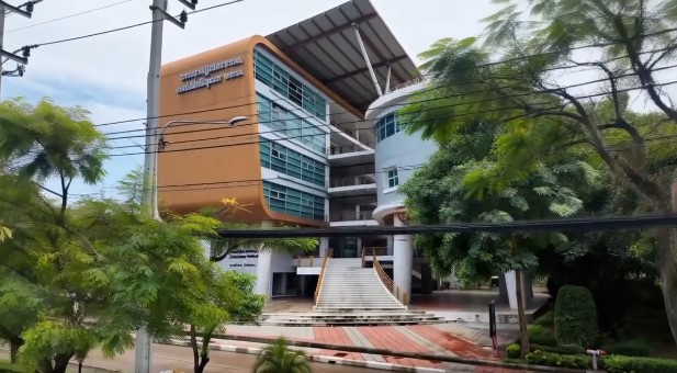 60 คณะเทคโนโลยีอุตสาหกรรม